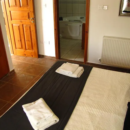 Webooking Konstantinos *